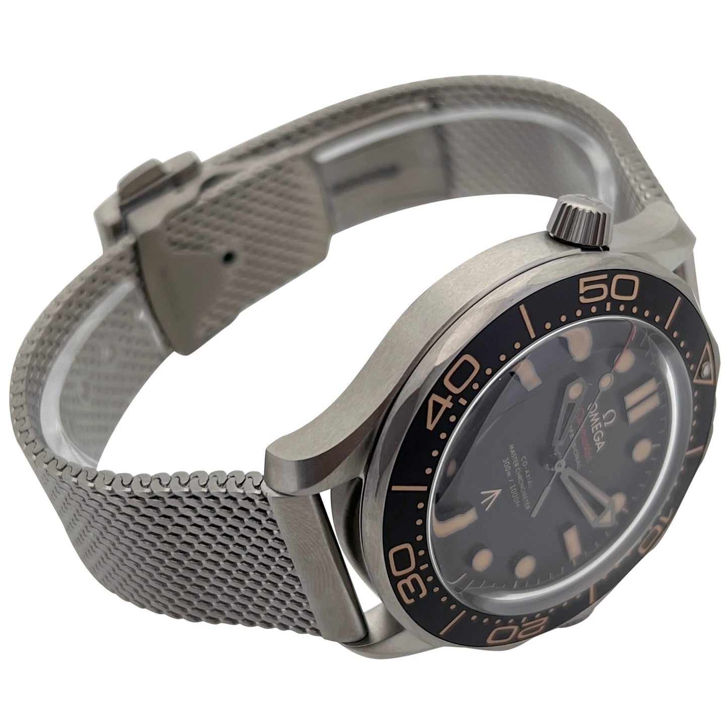 O21090422001001 James Bond NEW 2025