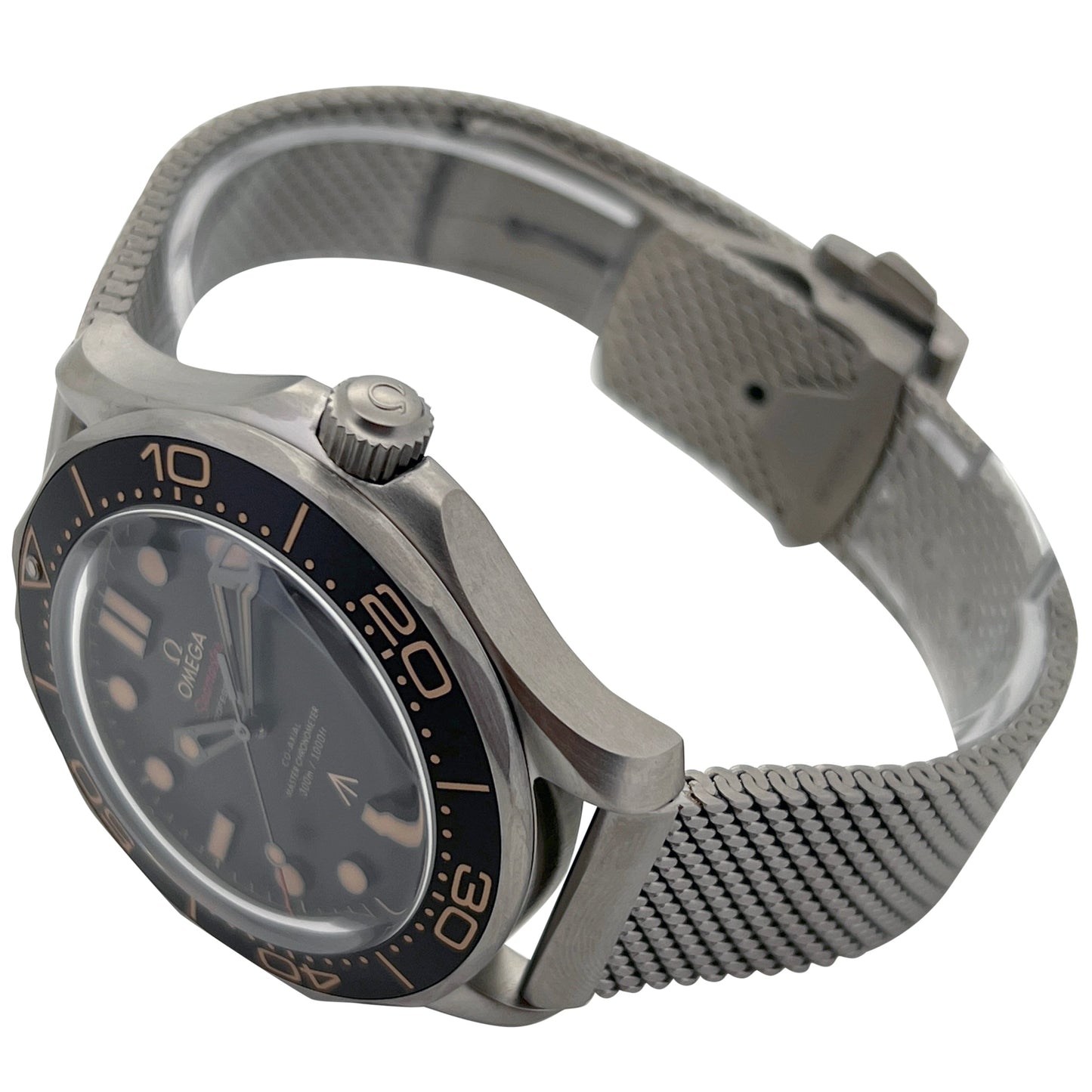 O21090422001001 James Bond NEW 2025